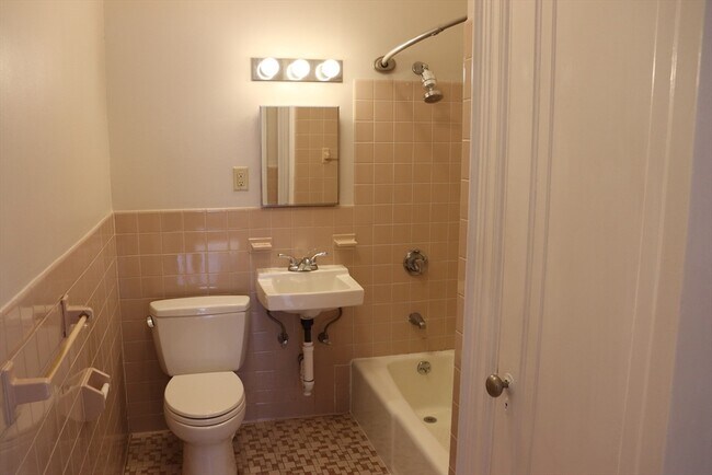 267 Newbury St, Unit 42 in Boston, MA - Building Photo - Building Photo