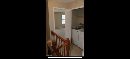 6 Townsend Ct in Franklin Park, NJ - Building Photo - Building Photo