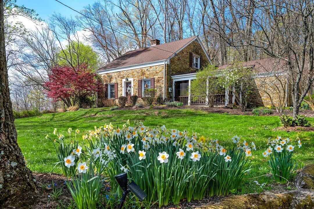223 Lambertville Headquarters Rd in Stockton, NJ - Building Photo