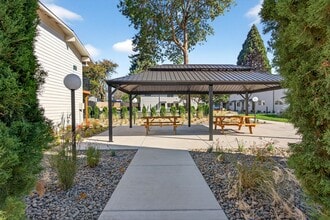 Pine Grove in Portland, OR - Foto de edificio - Building Photo