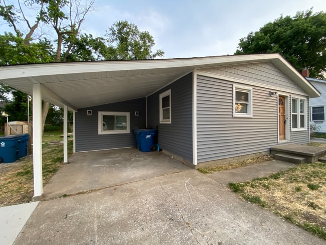 217 W Corbin St in Bethalto, IL - Building Photo - Building Photo