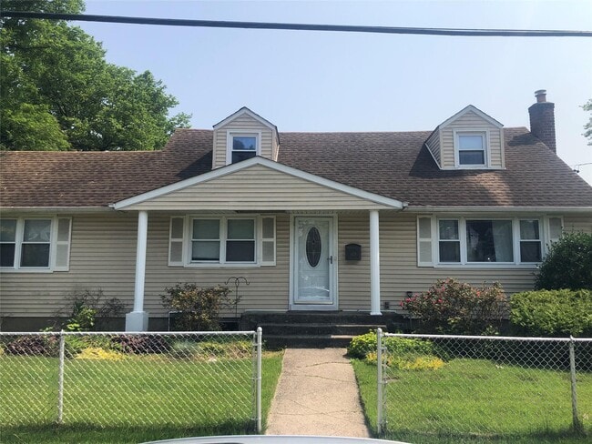 474 Webster Ave in Uniondale, NY - Building Photo - Building Photo