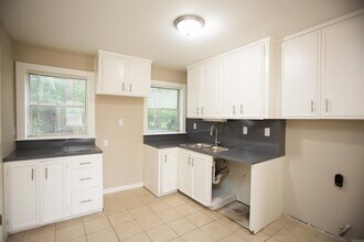7621 W 44th St in Little Rock, AR - Building Photo - Building Photo