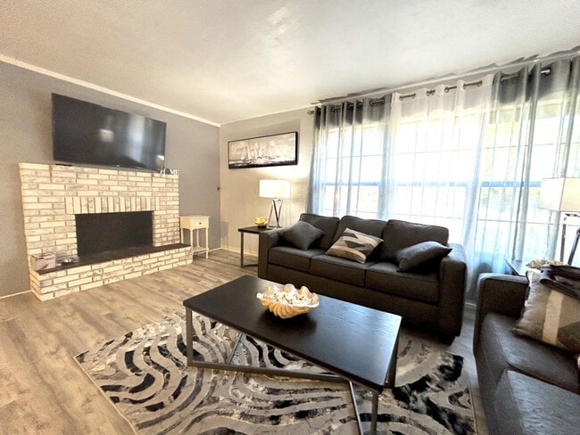 1502 Ridge Ave