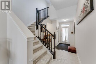 715 Derreen Ave in Ottawa, ON - Building Photo - Building Photo