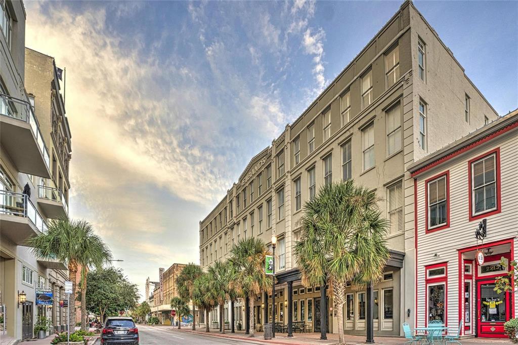 2207 Postoffice St in Galveston, TX - Building Photo