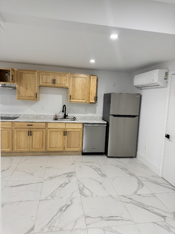 26 Woodland Cir in Hyde Park, NY - Foto de edificio - Building Photo