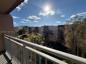 4845 NW 7th St in Miami, FL - Foto de edificio - Building Photo