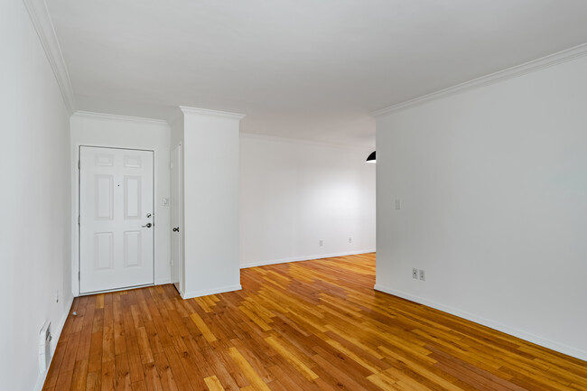 Veteran Apartments in Los Angeles, CA - Building Photo - Interior Photo