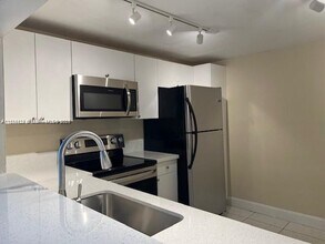11207 SW 88th St in Miami, FL - Building Photo - Building Photo