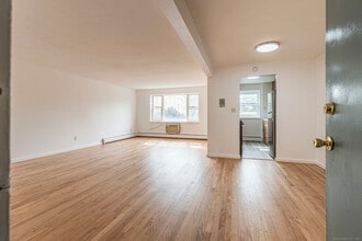70 Farmington Ave in New London, CT - Building Photo - Building Photo