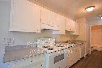 704 NE 99th Ave in Portland, OR - Building Photo - Building Photo