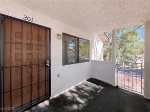 2700 Baycliff Ct in Las Vegas, NV - Building Photo - Building Photo