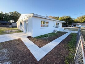 5045 Garner St in Fort Pierce, FL - Building Photo