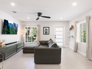 1009 NW 11th Ct in Miami, FL - Building Photo - Building Photo