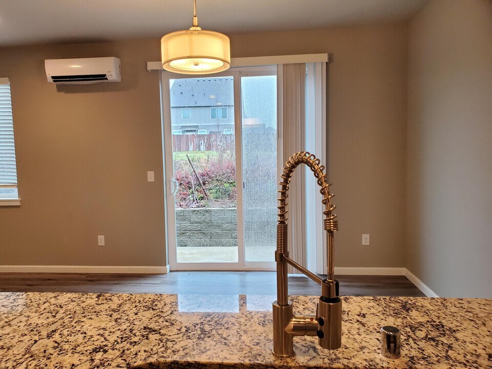 6909 Delaney Ln NE in Lacey, WA - Building Photo