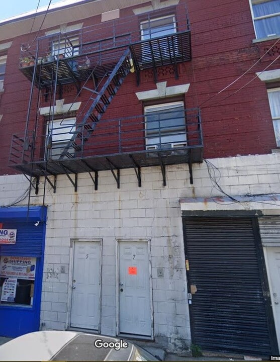 5 Graham St in Jersey City, NJ - Building Photo