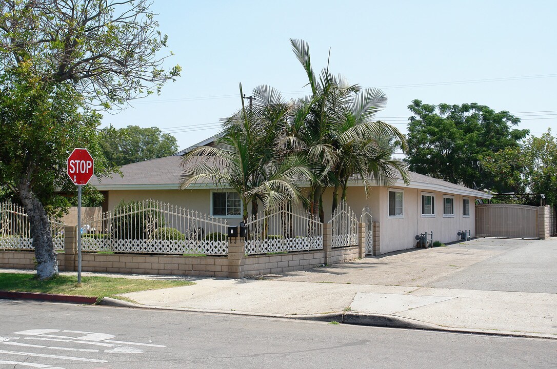 2200 Mountain View Ave in Anaheim, CA - Building Photo