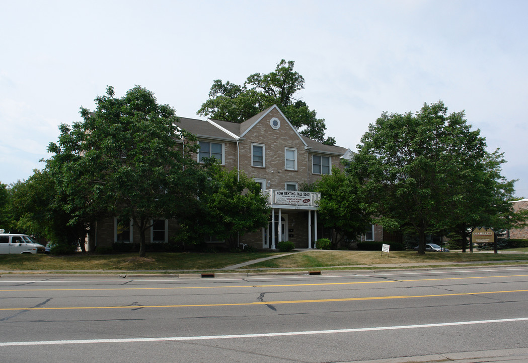 251 W Grand River Ave in East Lansing, MI - Foto de edificio