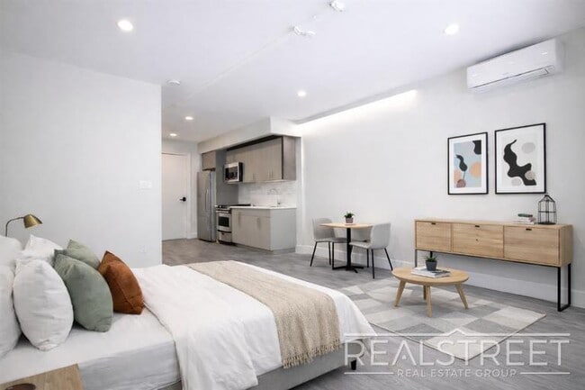 Brand New 1 Bed w Full Kitchen Amenities in Prime Crown Heights, Unit 4A in Brooklyn, NY - Foto de edificio - Building Photo
