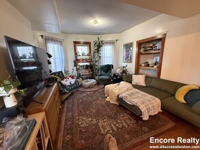 346 Faneuil St, Unit 2 in Boston, MA - Building Photo - Building Photo