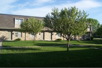 French Village Apartments in Grand Island, NE - Building Photo - Building Photo