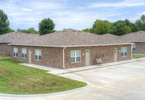400 E Elk St in Carthage, MO - Building Photo