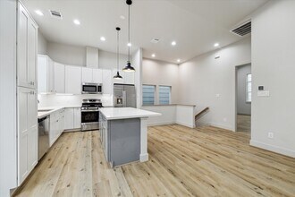 5233 Hillman St in Houston, TX - Foto de edificio - Building Photo