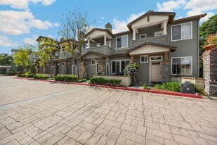 2907 Claremore Ln in Long Beach, CA - Building Photo