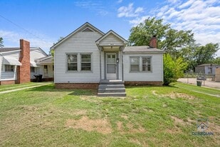 1005 Hoke St in Gadsden, AL - Building Photo