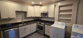 50 Broad St in Norwich, CT - Building Photo