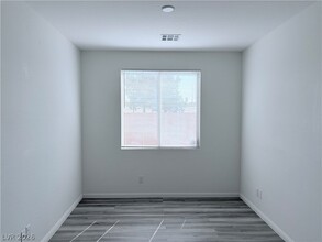 6885 Black Ash St in Las Vegas, NV - Building Photo - Building Photo