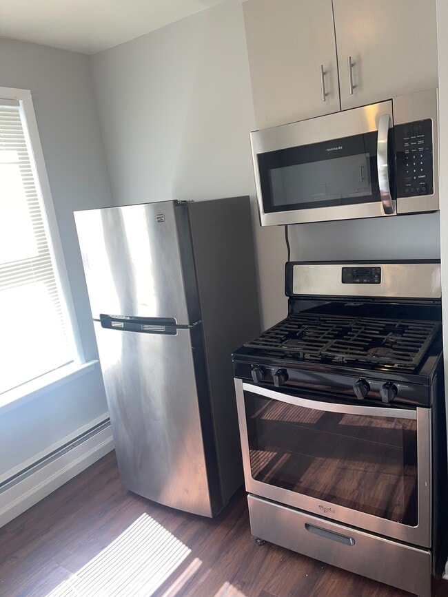 3914 Maine Ave, Unit 3rd Floor in Baltimore, MD - Foto de edificio - Building Photo