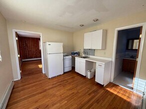 9 Yorkshire Ave in Stony Brook, NY - Building Photo - Building Photo