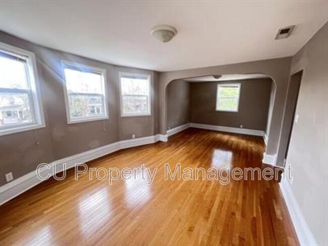 1106 W Church St in Champaign, IL - Building Photo - Building Photo