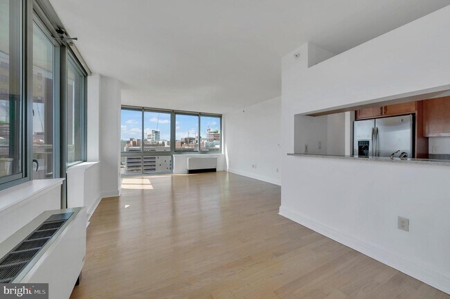 1 Spring St-Unit -0904 in New Brunswick, NJ - Building Photo - Building Photo