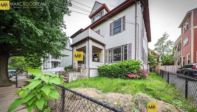 22 Grand View Ave in Somerville, MA - Building Photo - Building Photo