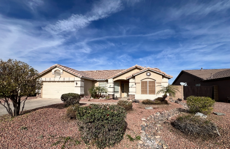 10840 W Quail Ave in Sun City, AZ - Building Photo