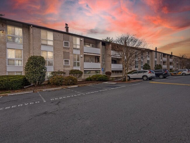 property at 5608 Bloomfield Dr