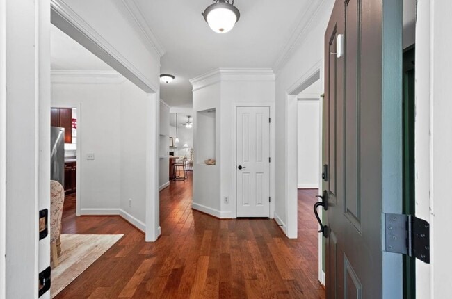 8344 Saint Danasus Dr in Nashville, TN - Foto de edificio - Building Photo