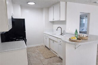 685 E Vista Chino, Unit A in Palm Springs, CA - Foto de edificio - Building Photo