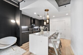 250 Pharr Rd NE in Atlanta, GA - Building Photo - Building Photo