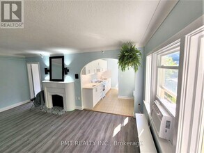 8-8 Wellington St W in Brampton, ON - Building Photo - Building Photo