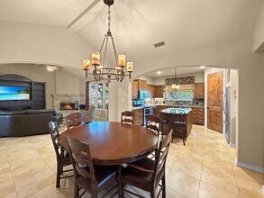 136 Village Park Dr in Boerne, TX - Foto de edificio - Building Photo