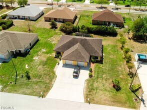 902 SW 39th Terrace in Cape Coral, FL - Building Photo - Building Photo