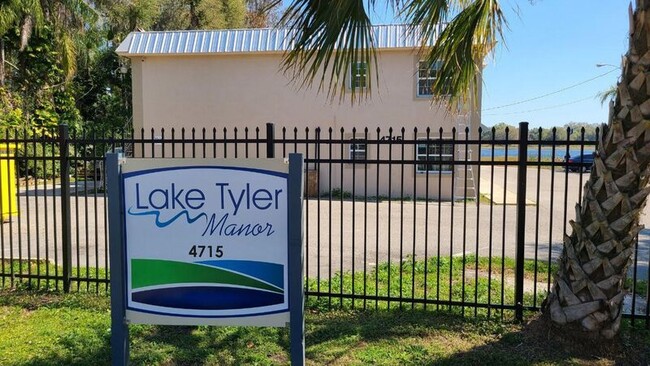 Lake Tyler Manor in Orlando, FL - Building Photo - Building Photo