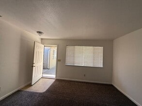 3438-3438 S Woodland St in Visalia, CA - Building Photo - Building Photo