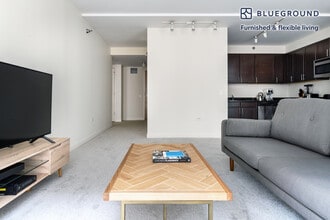 210 N Wells St in Chicago, IL - Building Photo - Building Photo