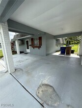 374 Garland Ct in Lehigh Acres, FL - Foto de edificio - Building Photo