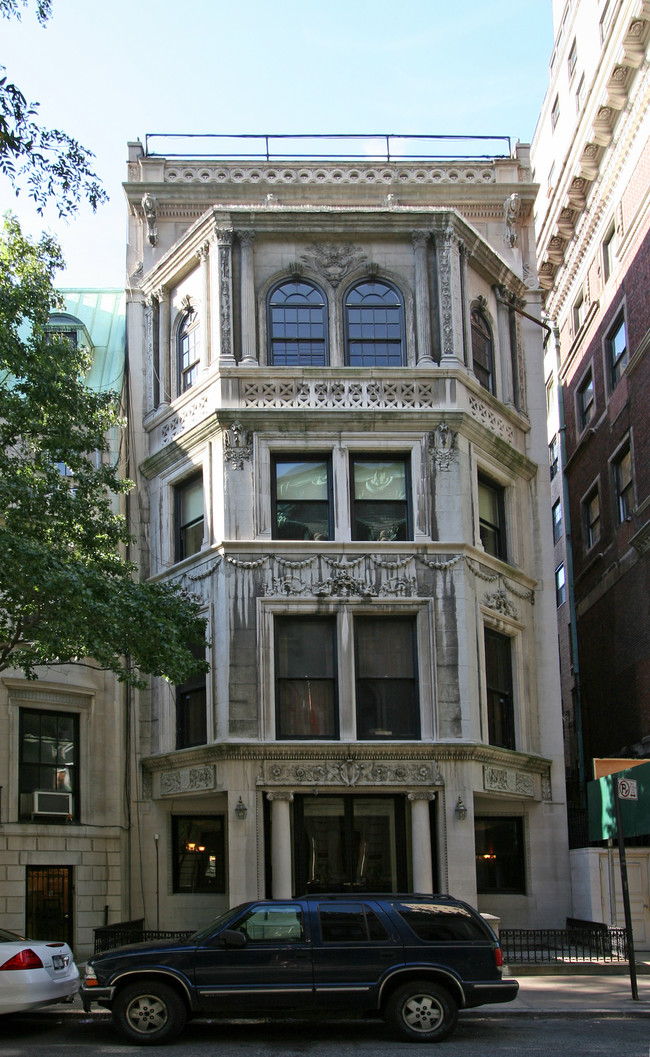 4-8 E 64th St in New York, NY - Building Photo - Building Photo